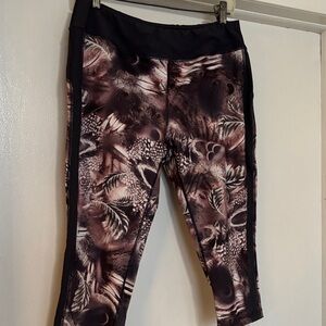 Women’s Feather-Print Athletic Leggings - Black/Brown